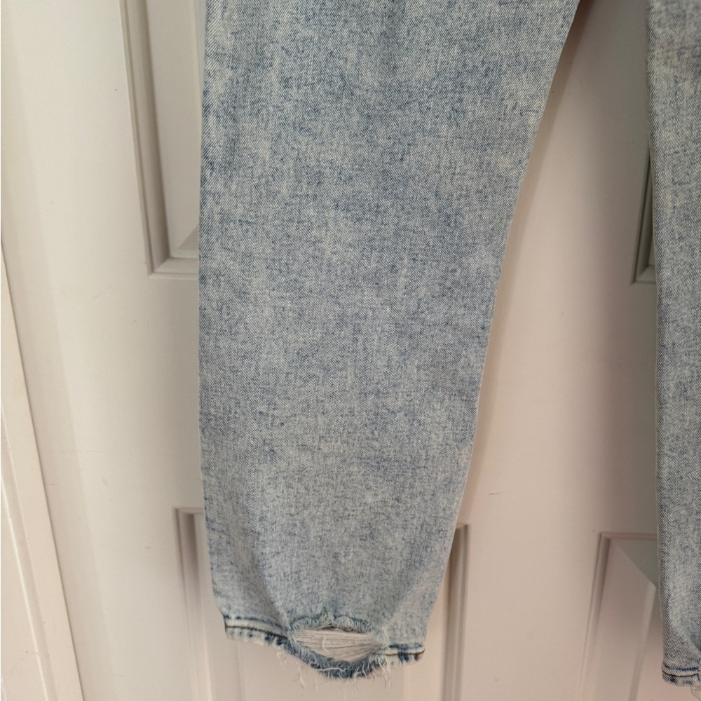 A&F Ultra High Rise Straight Jean - Picture 8 of 8